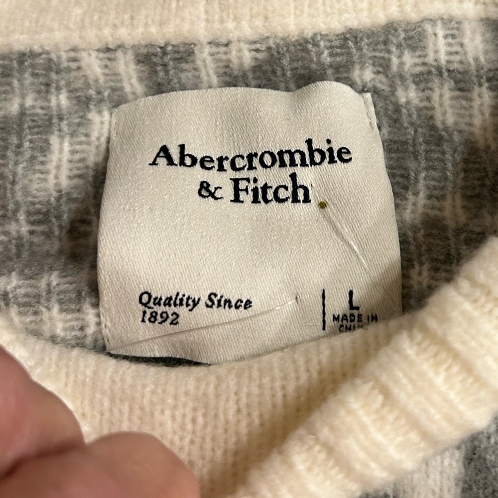 Abercrombie Women’s Crew Neck Sweater Size L - Picture 5 of 5